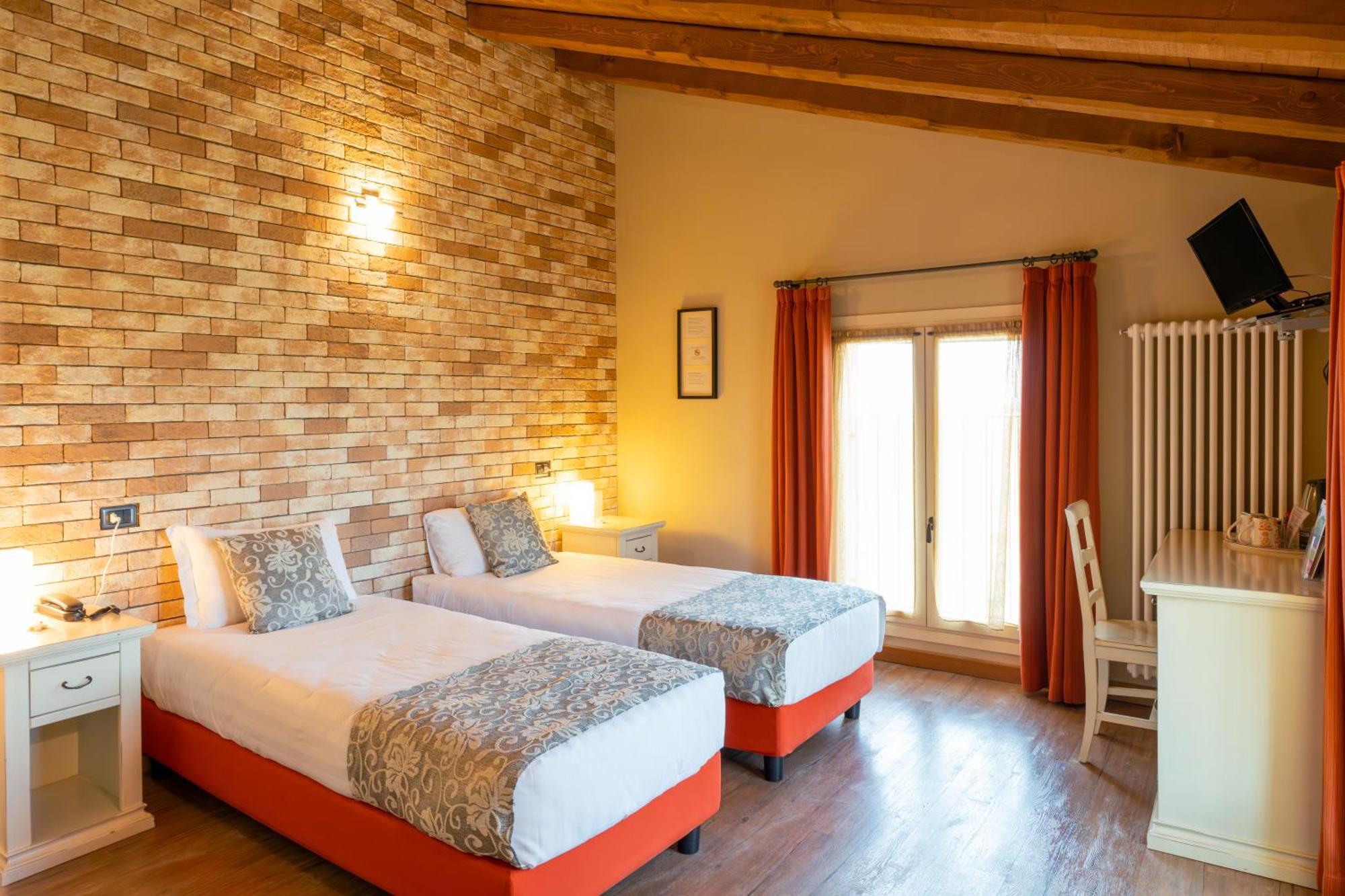 Agriturismo La Razza レッジョ・エミリア エクステリア 写真